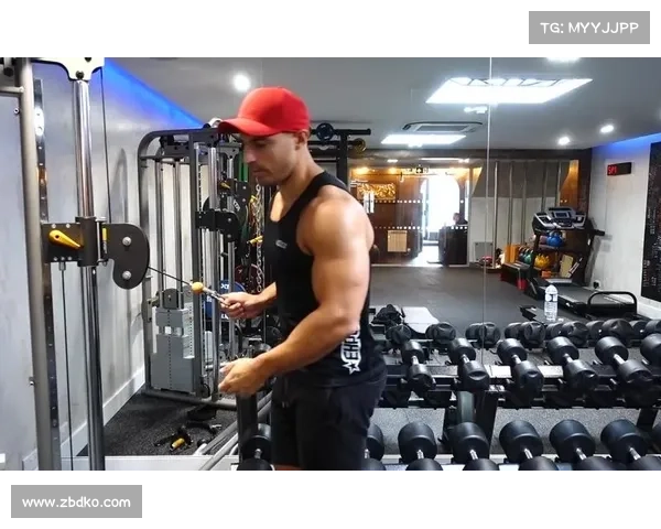 安赛龙首次分享亲自制作的健身训练视频，展示独特训练方法与健身心得